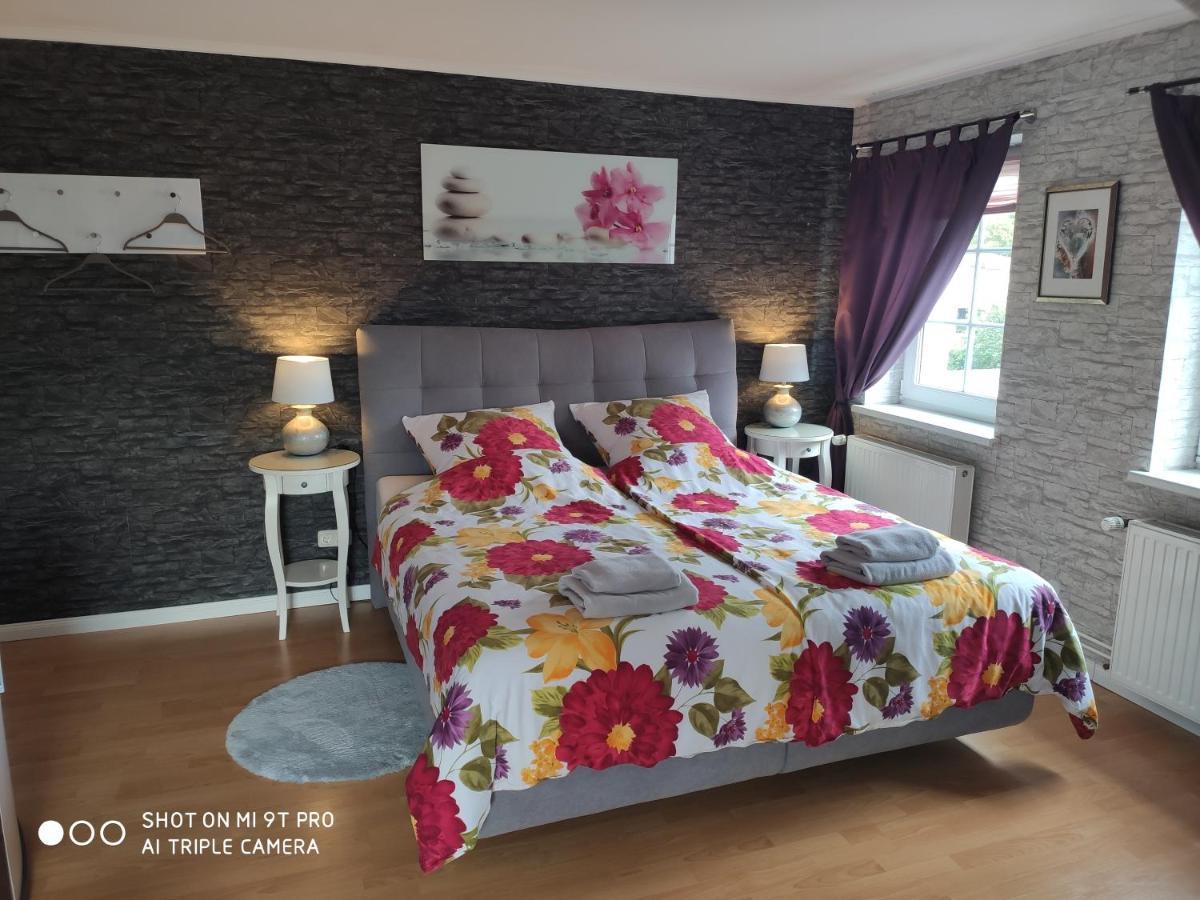 Blumen Apartment Hamburg-Harburg Buitenkant foto