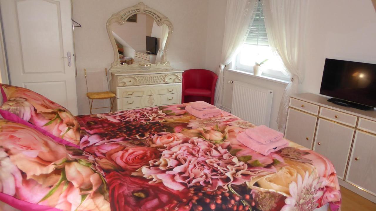 Blumen Apartment Hamburg-Harburg Buitenkant foto